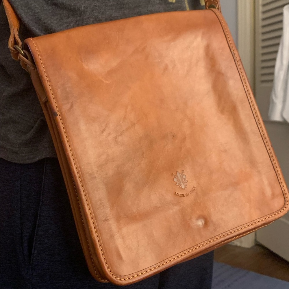 Beautiful made in Italy leather crossbody for travel in a caramel color